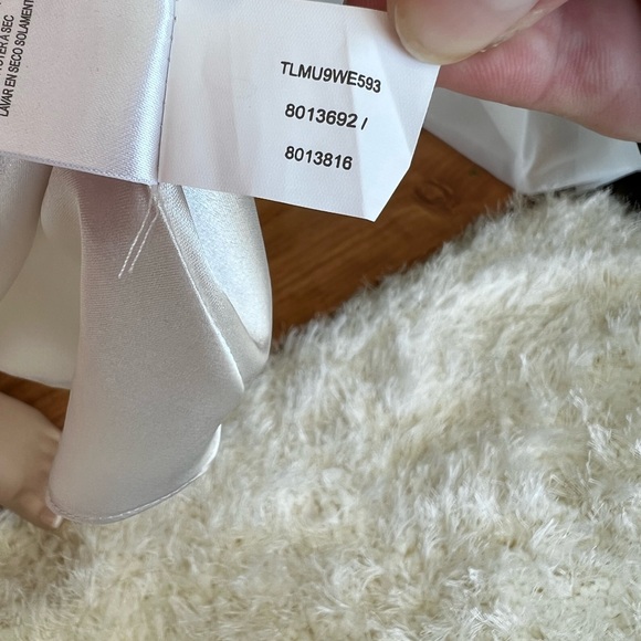 Beautiful flower dress - Picture 5 of 9